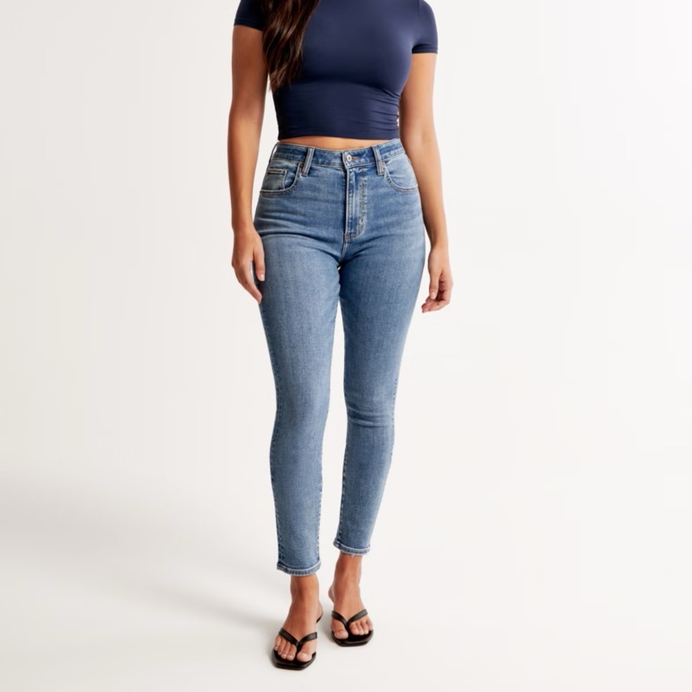 Abercrombie & Fitch Curve Love, size 29 Super Skinny Ankle High Rise medium wash